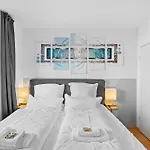 Design Luxus, Vollausstattung, 2 Min Hbf Duisburg, Betten, 2 55