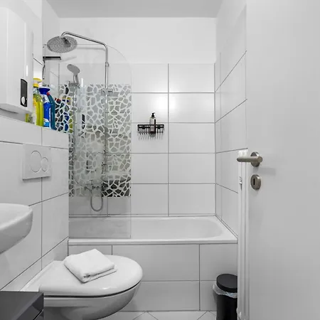 Design Luxus, Vollausstattung, 2 Min Hbf Duisburg, Betten, 2 55