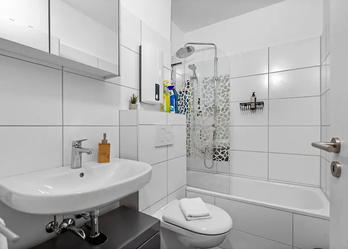 Design Luxus, Vollausstattung, 2 Min Hbf Duisburg, Betten, 2 55