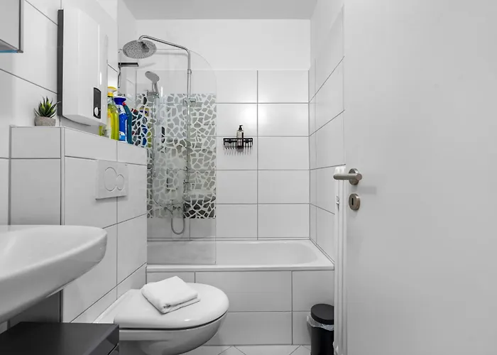 Design Luxus, Vollausstattung, 2 Min Hbf Duisburg, Betten, 2 55